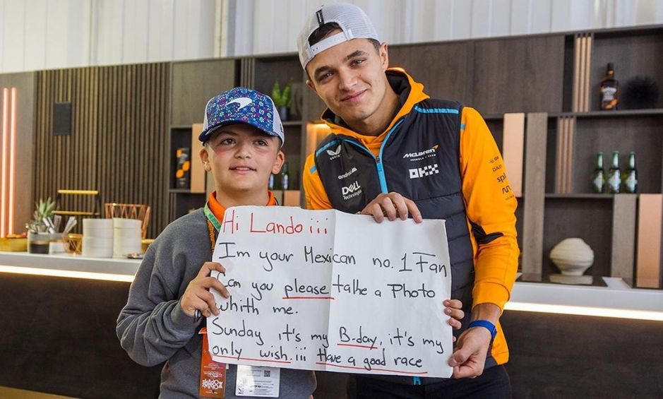 Lando Norris junto a su fanático 