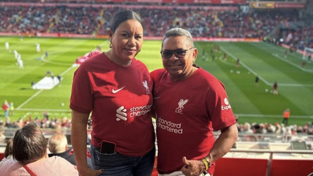 Los padres de Díaz en Anfield