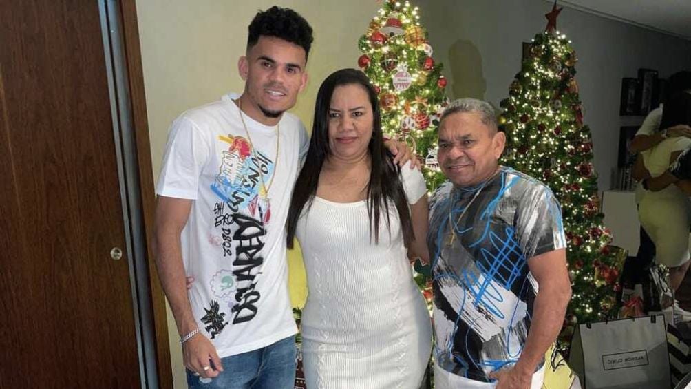 Díaz junto a sus padres