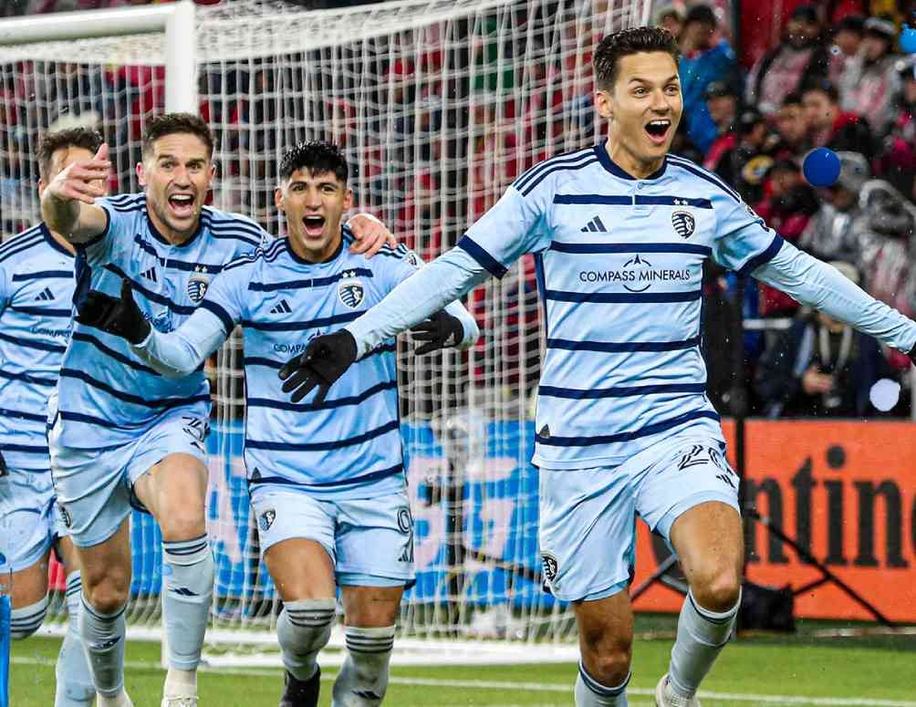 Jugadores del SKC en celebración tras el triunfo