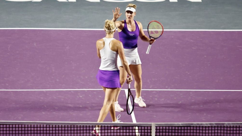 Gabriela Dabrowski y Erin Routliffe durante un partido