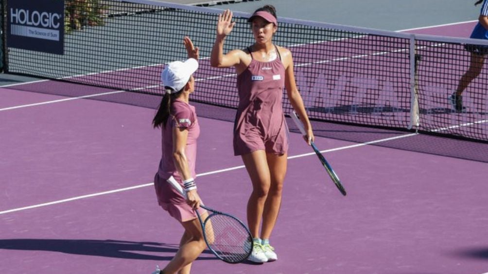 Las niponas celebran su victoria en Cancún