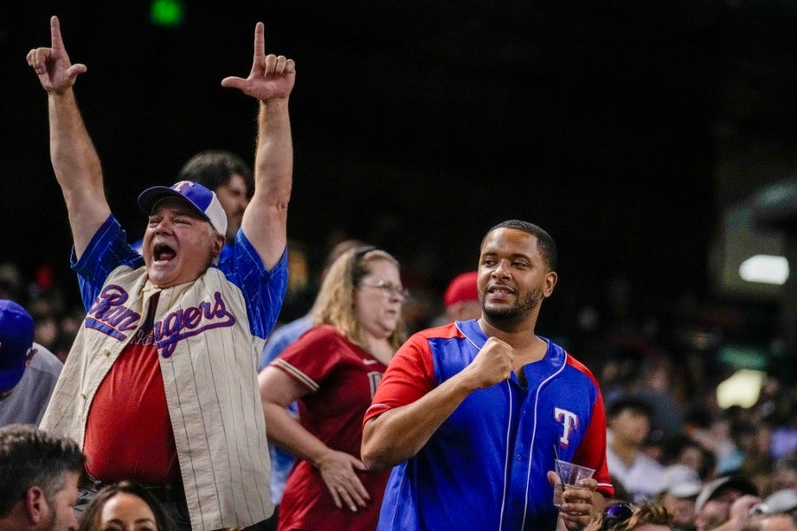 Rangers, a una victoria de ganar la Serie Mundial