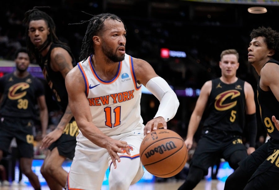 Jalen Brunson anotó 19 puntos ante Cavs