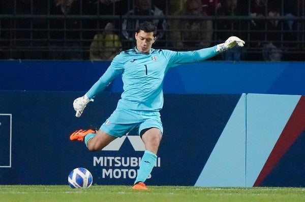 Fernando Tapia jugando con México 