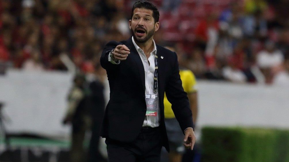 Benjamín Mora dejó de entrenar al Atlas