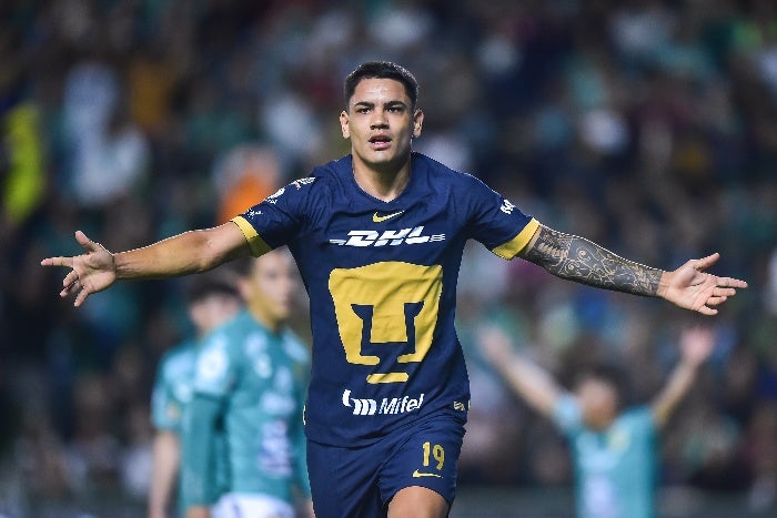 Gabriel Fernández celebrando su gol 