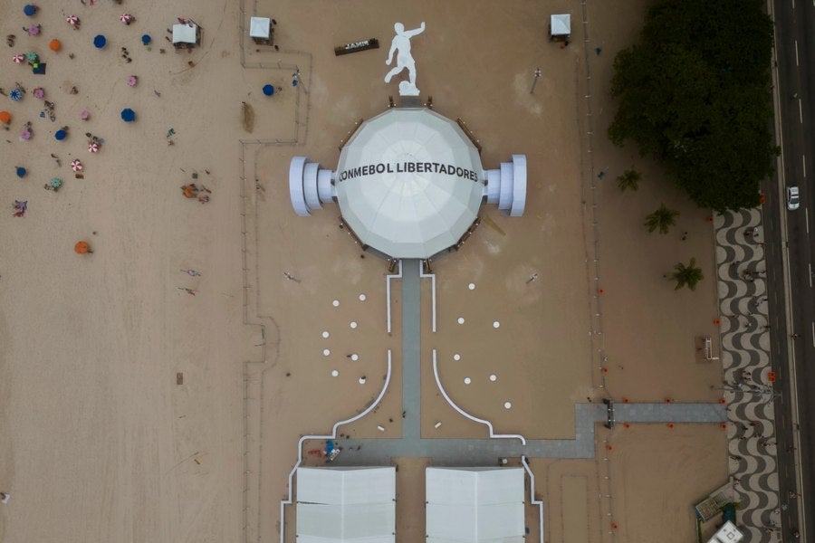 Pelea en playas de Copacabana