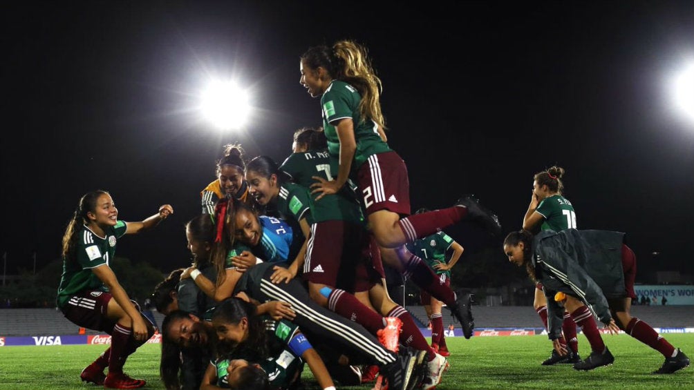 El Tricolo Sub17 tras pasar a la final de su mundial en 2018