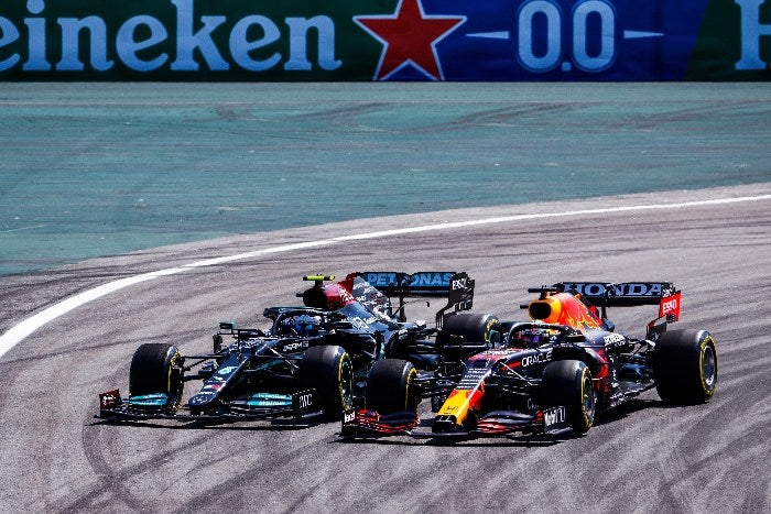 Red Bull corriendo en el GP de Brasil 