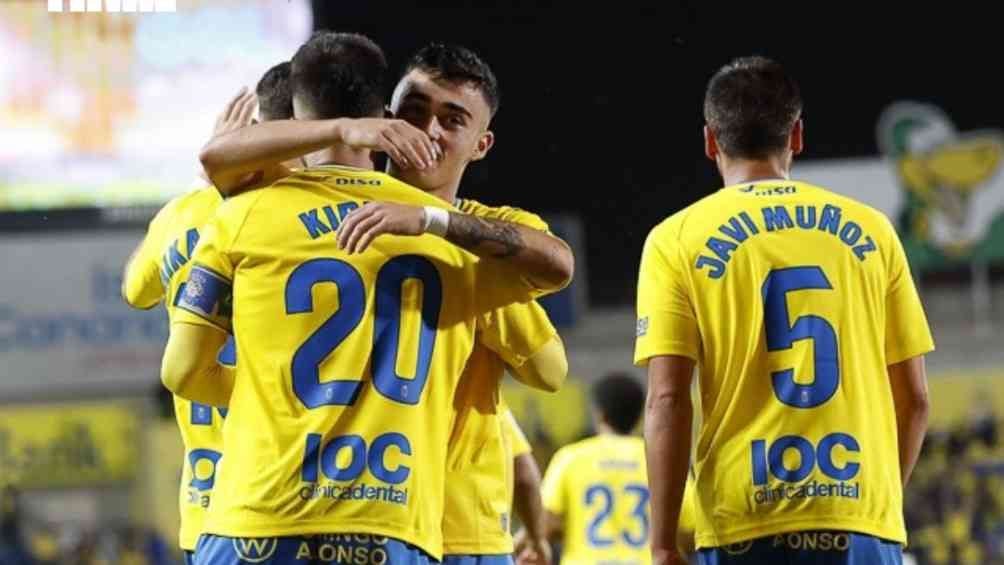 Jugadores de Las Palmas celebran el gol de Kirian