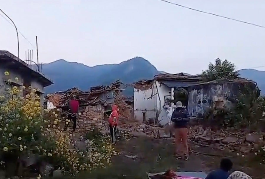 Terremoto en noroeste de Nepal deja al menos 128 muertos