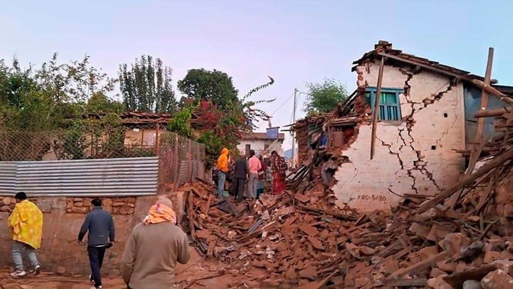 Terremoto en noroeste de Nepal deja al menos 128 muertos