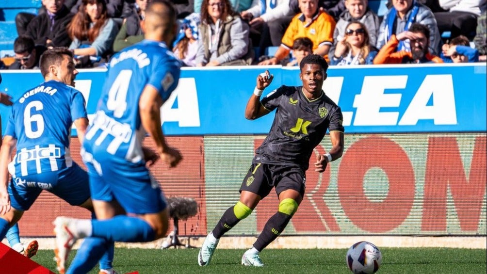 Alavés vence al Almería de César Montes y los hunde en LaLiga; el 'Cachorro' no tuvo minutos