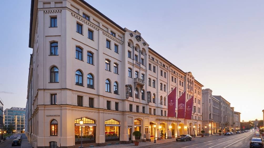 El hotel Vier Jahreszeiten Kempinski es uno de los más lujosos de Munich.