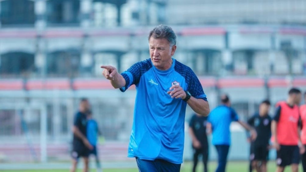 El técnico colombiano en pleno entrenamiento 