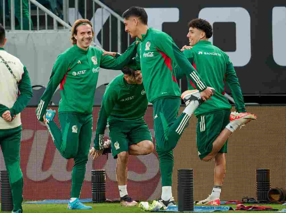 Edson en concentración con el Tricolor