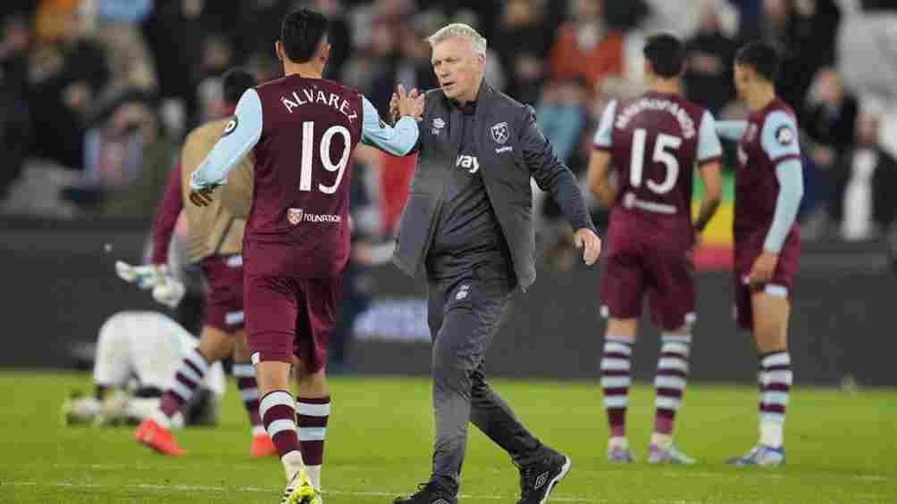 Edson Álvarez en el partido contra Olympiacos con West Ham