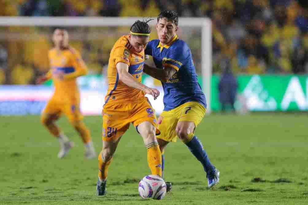 Marcelo Flores en acción ante Amérca