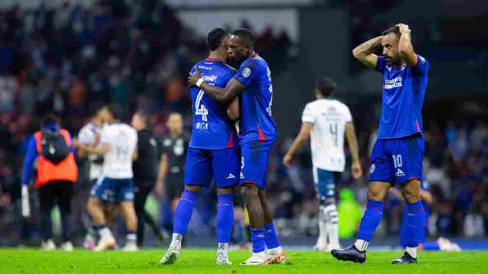 Jugadores de Cruz Azul se lamentan tras el partido ante Puebla