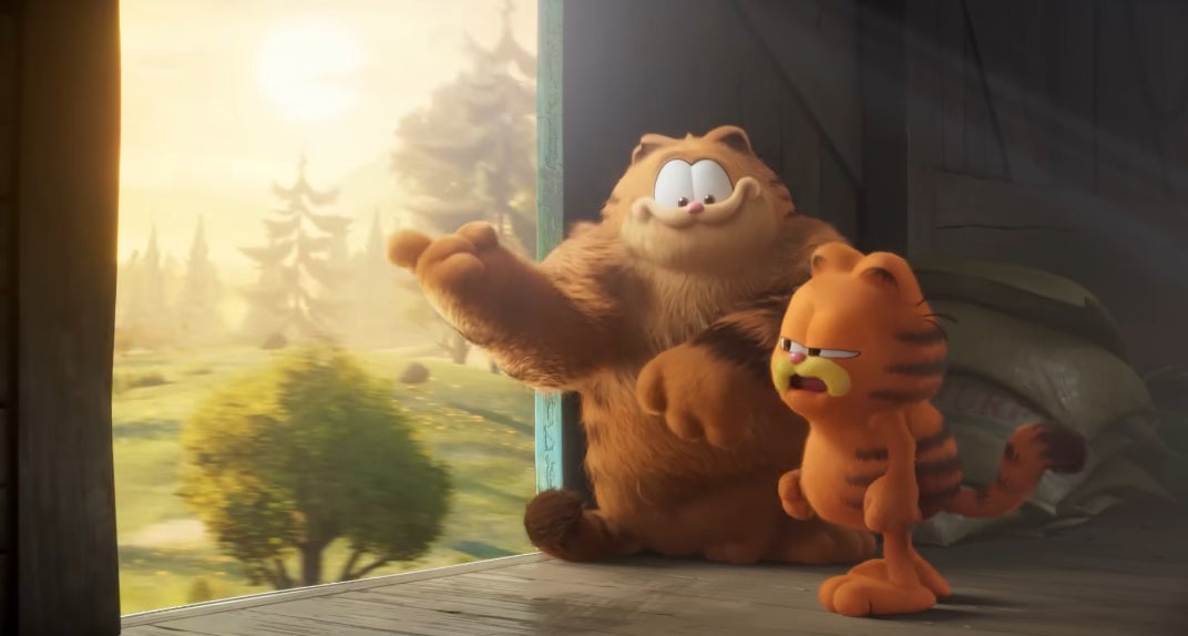 En la trama de la cinta Garfield se reencuentra con su padre que es un ladrón.