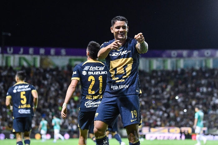 Gabriel Fernández jugando con los Pumas 