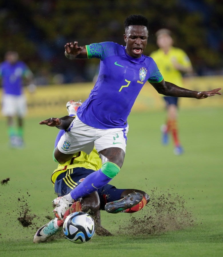 Vini salió lesionado en el duelo contra Colombia 