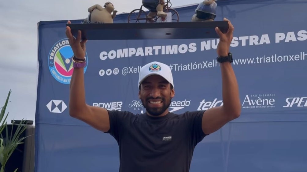 Crisanto Grajales conquista nuevamente el Triatlón de Xel-Há