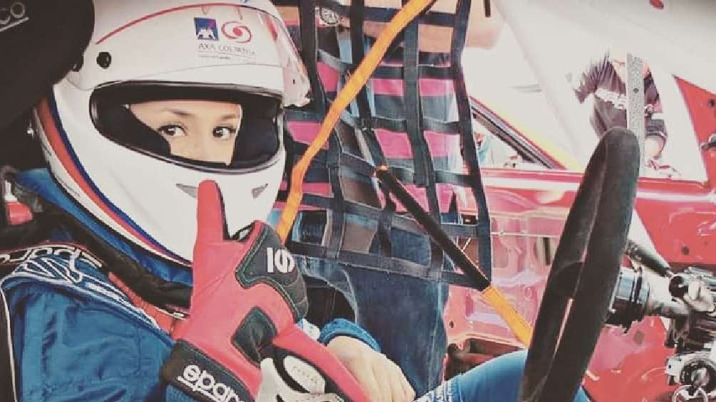 Piloto colombiana muere al caerle encima una pantalla gigante en un autódromo