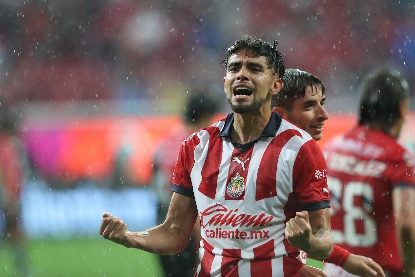 Ricardo Marín en celebración de gol con Chivas