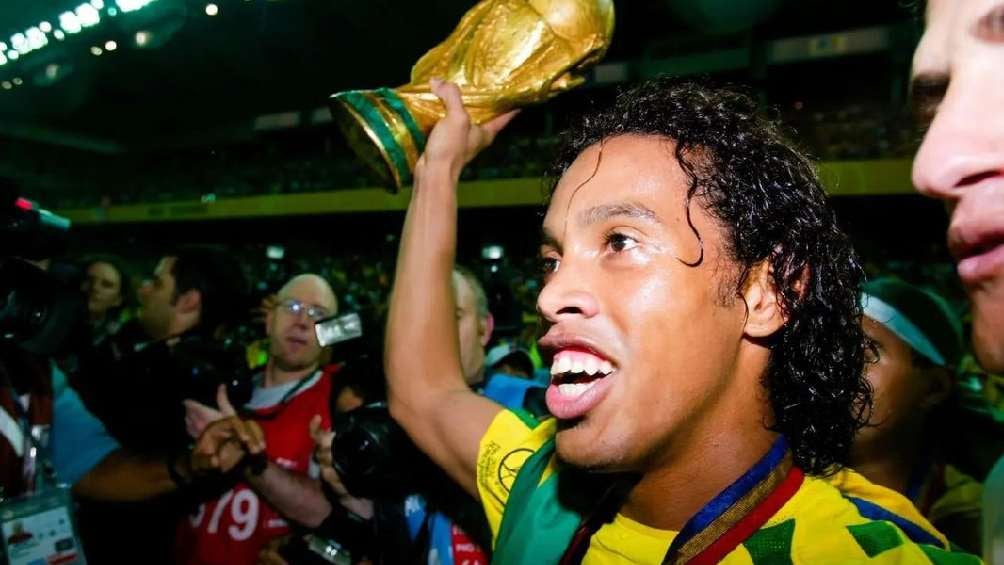 Dinho también puede presumir que fue Campeón del Mundo con Brasil en 2002.