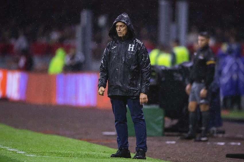 Reinaldo Rueda en la derrota de Honduras ante México