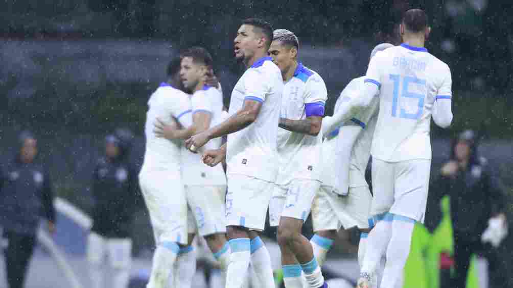 La Selección de Honduras regresó a casa entre el amor de su afición