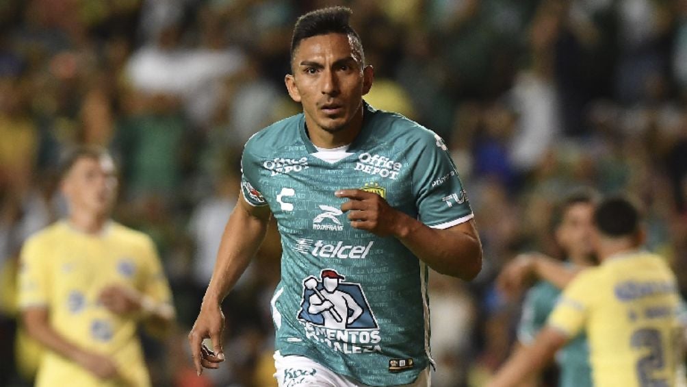 El ecuatoriano jugando con León