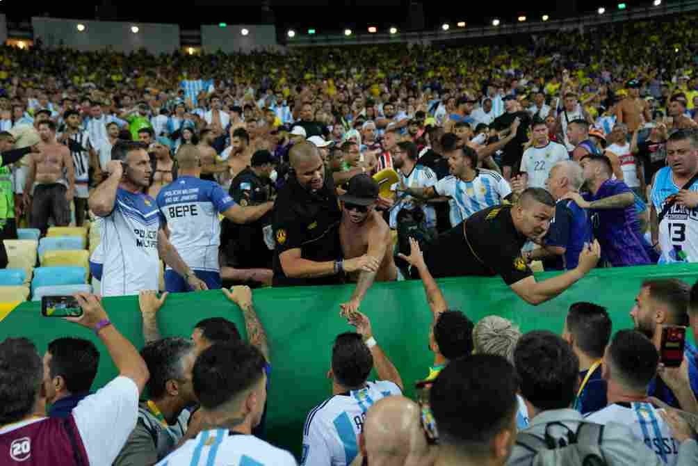 Jugadores de Argentina se acercaron a la trifulca