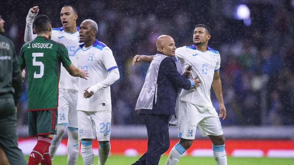 Se presenta conato de bronca al término del juego entre México y Honduras