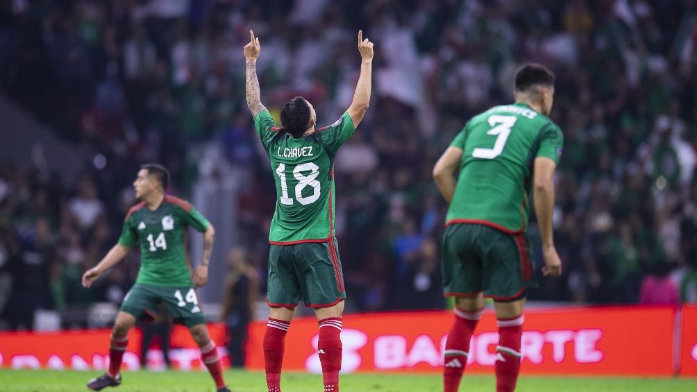 El mexicano celebrando su gol de tiro libre