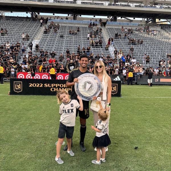 Carlos Vela celebrando el título con el LAFC 