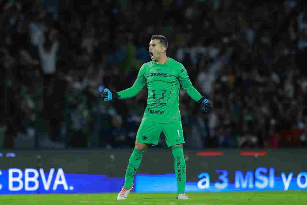 Julio González en la victoria de Pumas ante Chivas