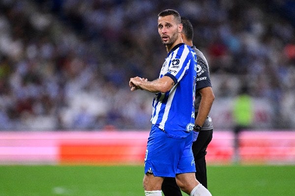 Sergio Canales se reincorporó a los entrenamientos