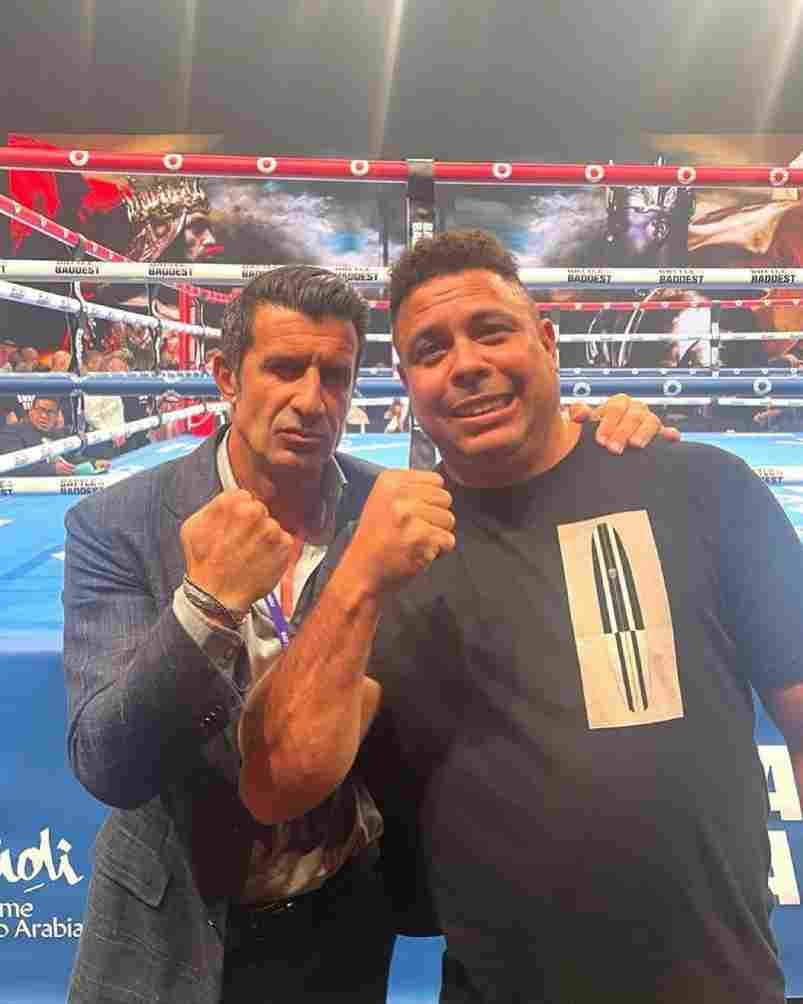 Ronaldo con Figo en un evento de boxeo