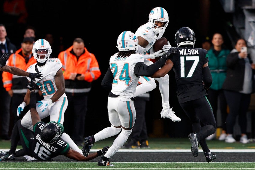 Los Dolphins sacaron el triunfo en New York 