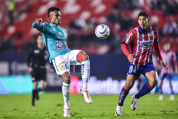 León enfrentando al Atlético San Luis