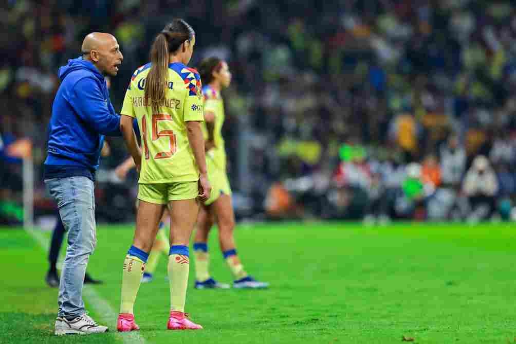 Villacampa y Kimberly Rodríguez durante el juego