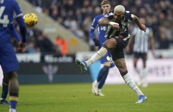 Joelinton anotó el tercero para el Newcastle