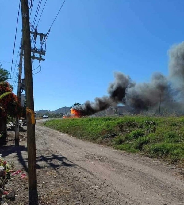 Reportan cierres en autopista tras detención del "CR"