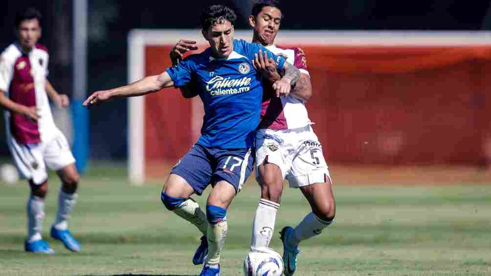 Alejandro Zendejas durante el partido de preparación