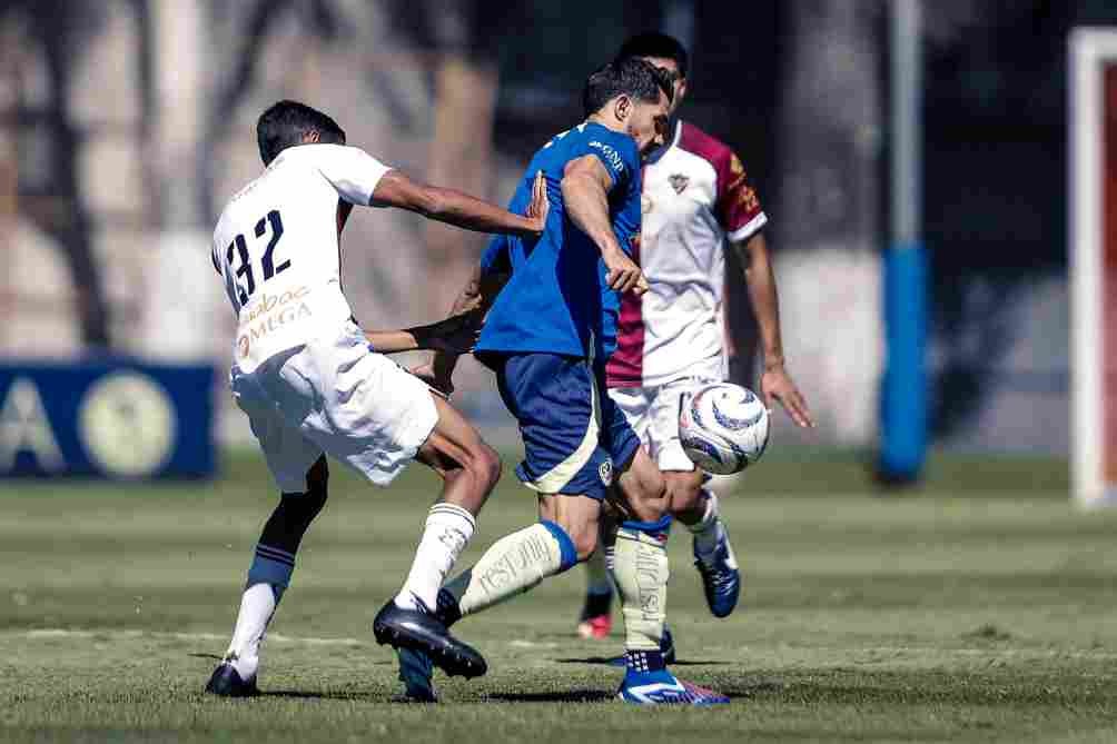 Henry Martin durante el juego ante Petroleros