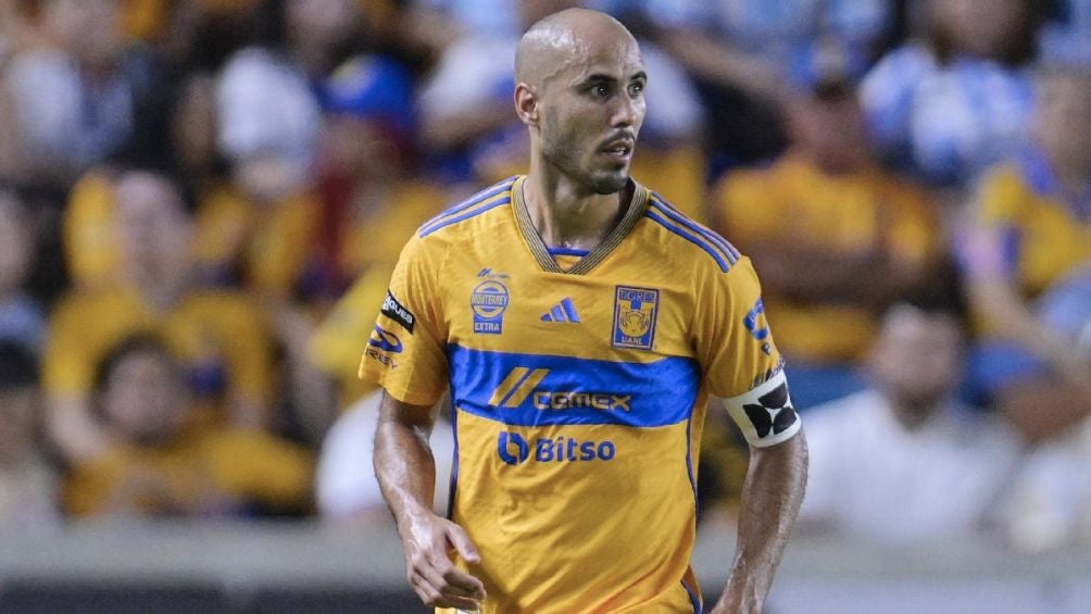 Pizarro durante un partido con Tigres