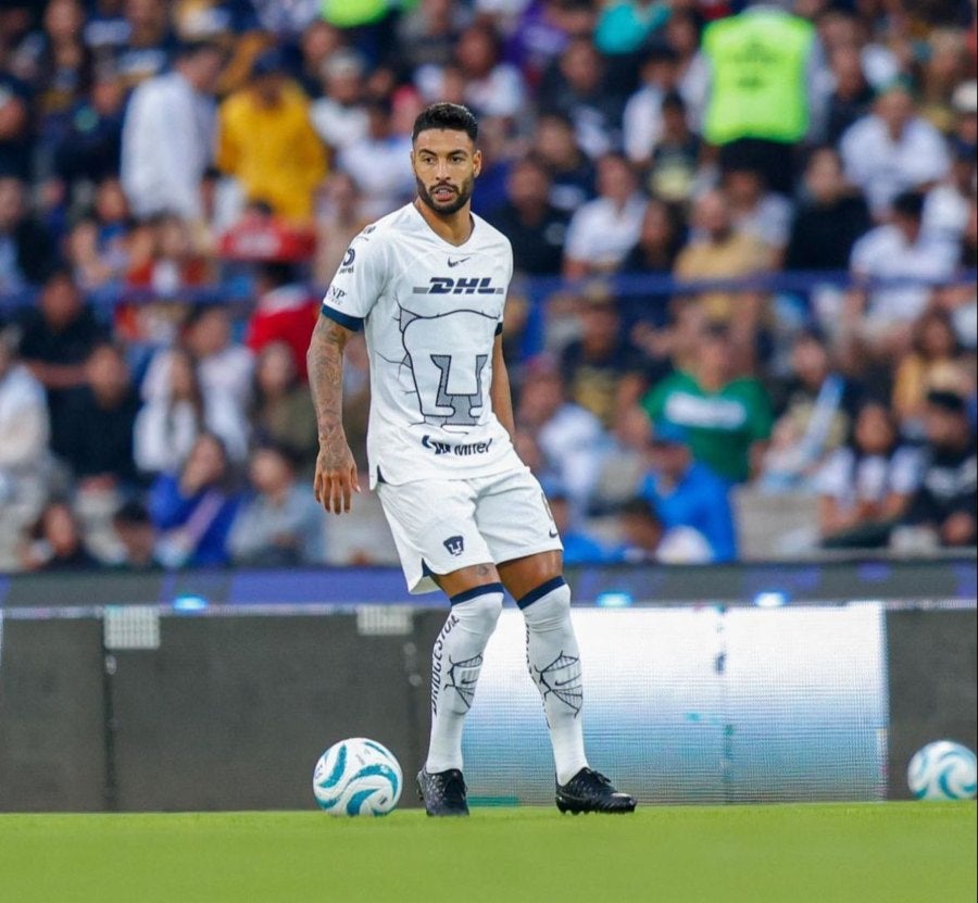 Nathan Silva, defensa brasileño de Pumas